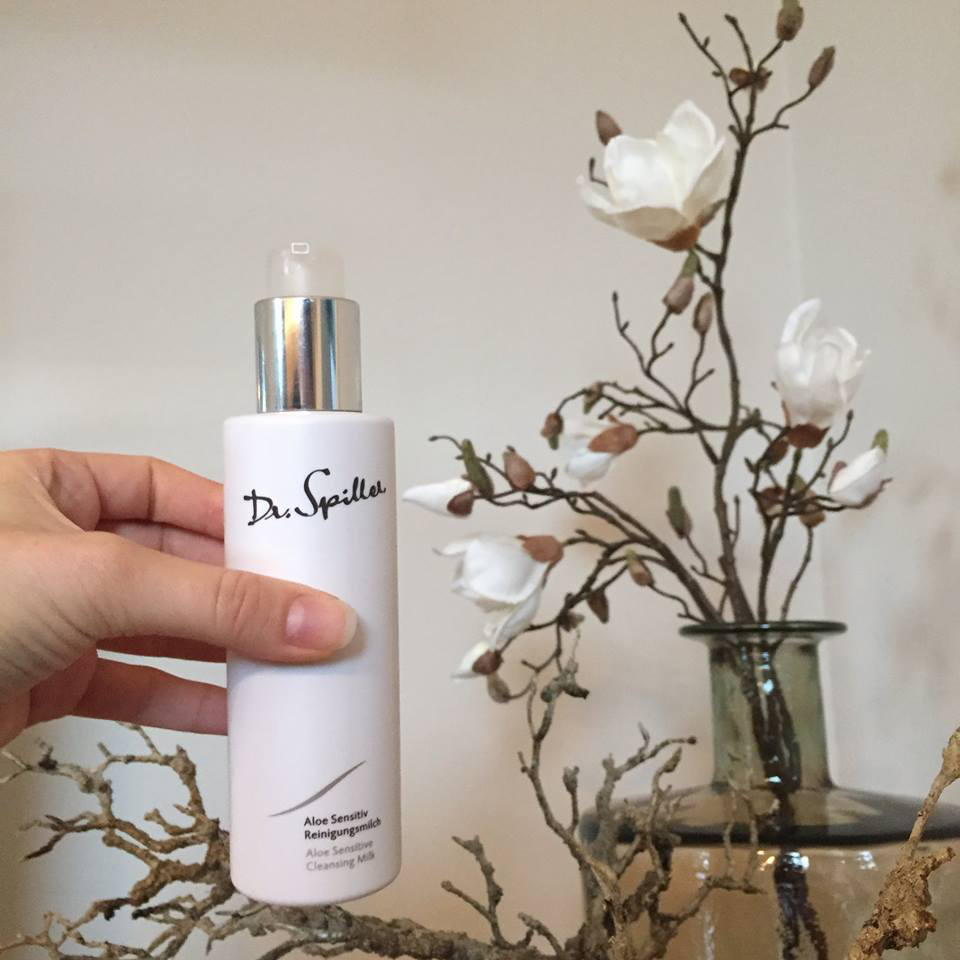 Aloe Sensitive Cleansing Milk - Image 3