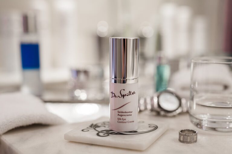 Silk Eye Contour Cream - Image 2