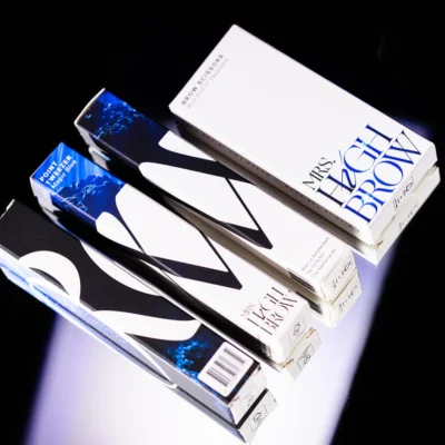 Mrs. Highbrow Slant Tweezers Magic Blue - Image 3